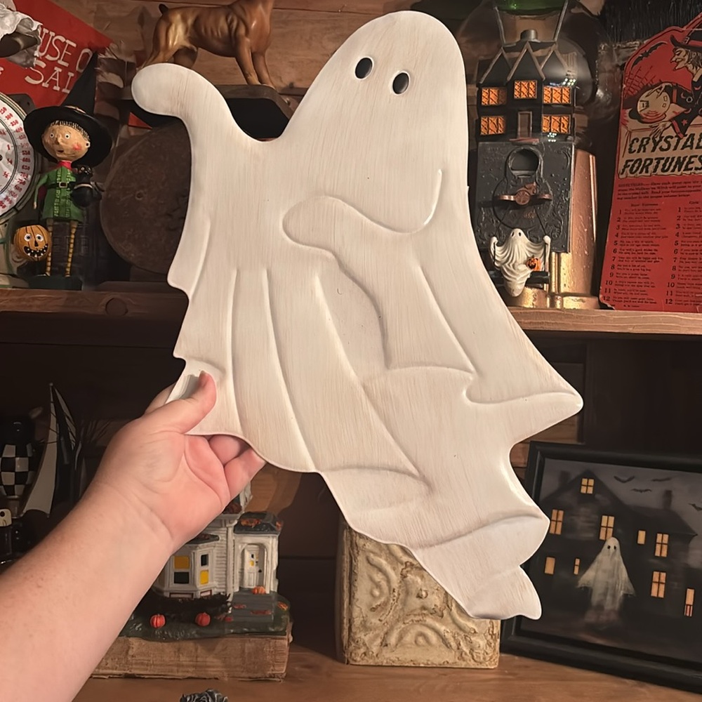 Joann Fabrics Halloween Figural Metal Ghost Place & Time
